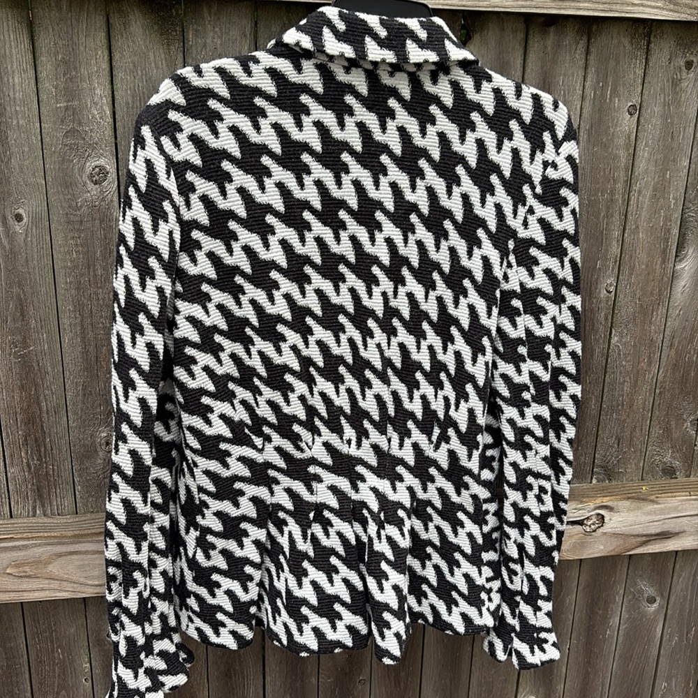 Armani Collezioni size 10 wool blend cardigan (blazer)! - Picture 7 of 8